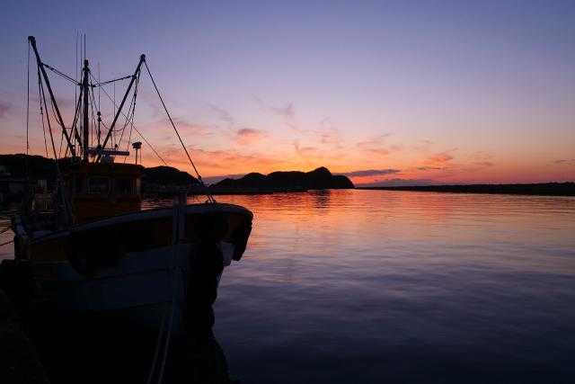 夕日に染まる箕島漁港